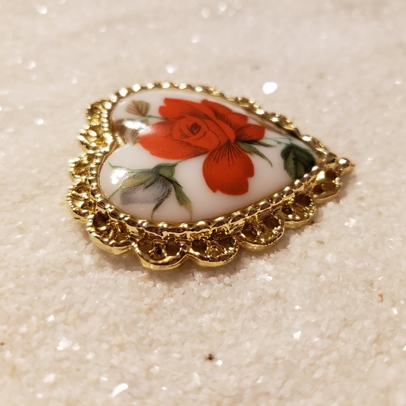 Vintage Ceramic Gold Tone Heart Brooch Red Rose Pin Fancy Valentines - Picture 3 of 8